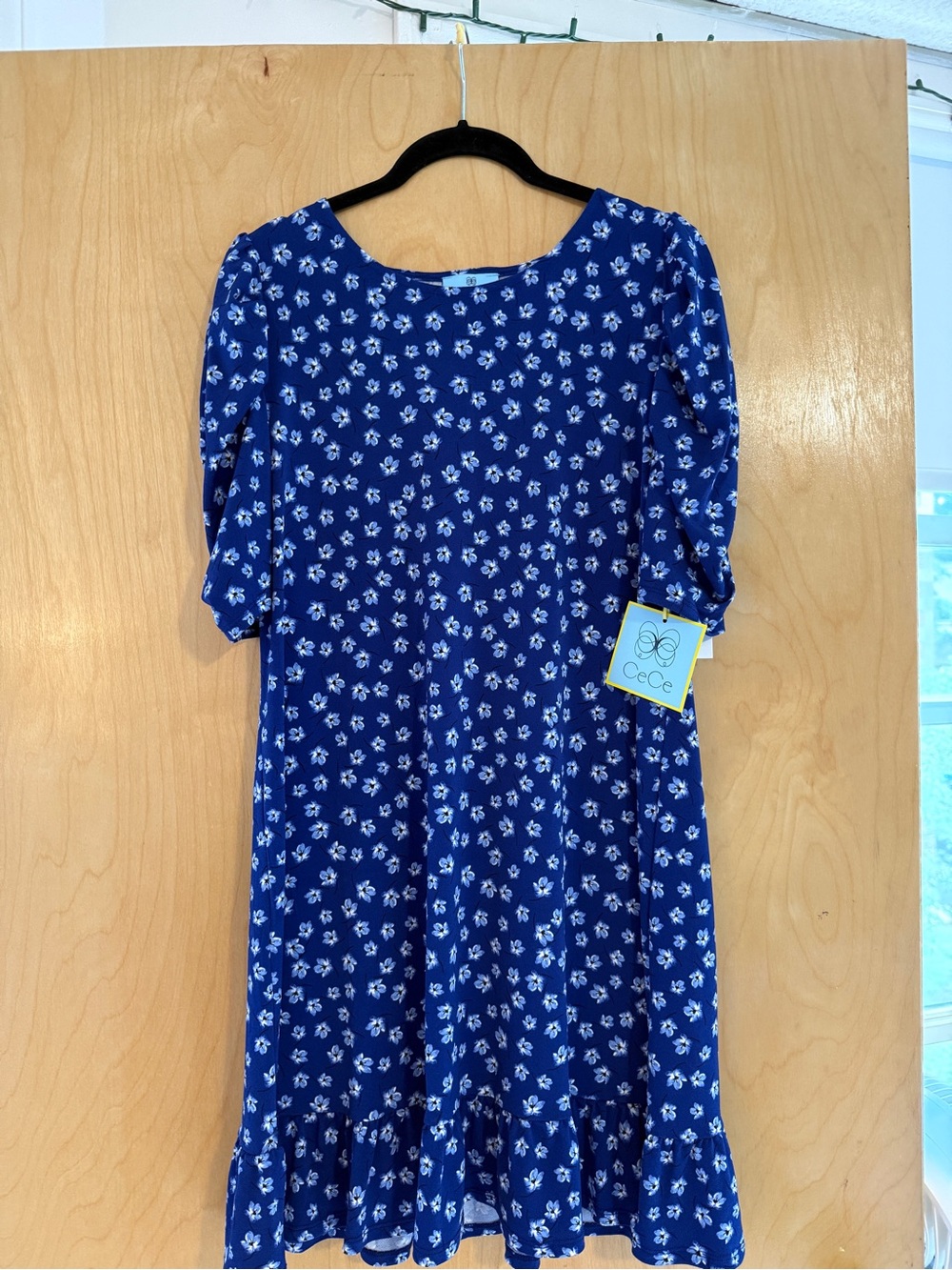 CeCe Garden Romance Ruffle Hem Puff Sleeve Dress Twilight Blue Floral L NWT - Picture 2 of 9